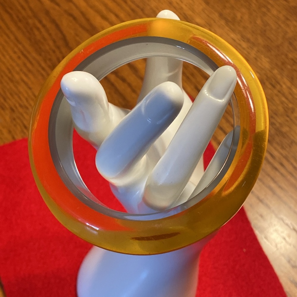 Vintage Plastic Bangle Bracelets - image 5